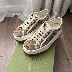 Gucci womens GG sneakers